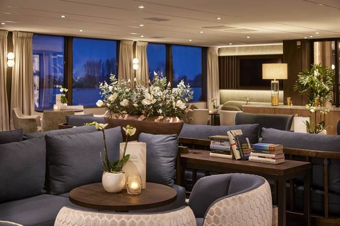 Viva Cruises Viva One - Bar & Lounge 3.jpg